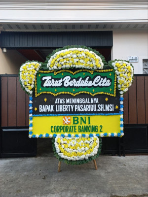 Papan Bunga Duka di Toho